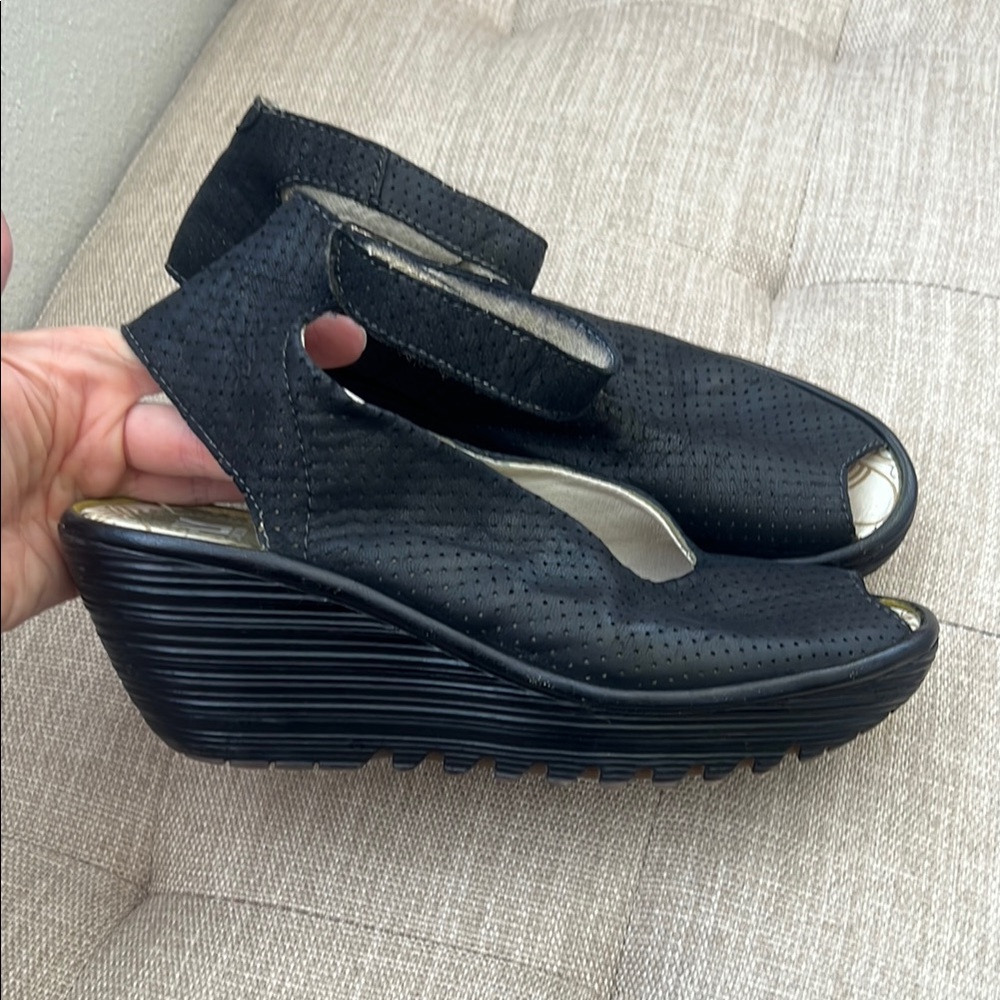Stylish Black Wedge Sandals